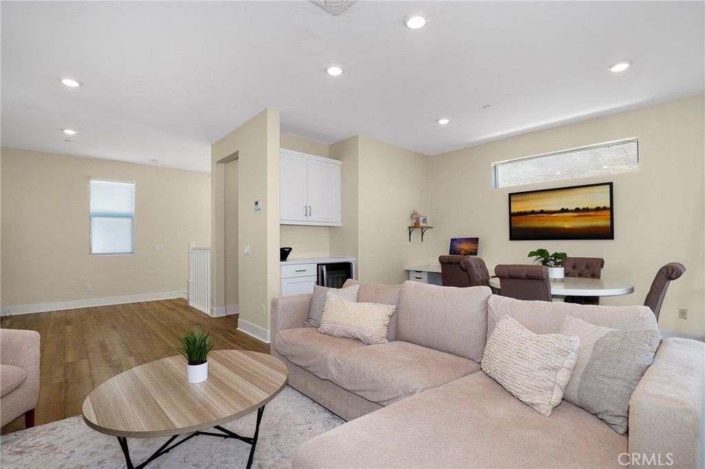 Image 17 of property listing at 27512 Golden Currant Place, Valencia, CA 91381