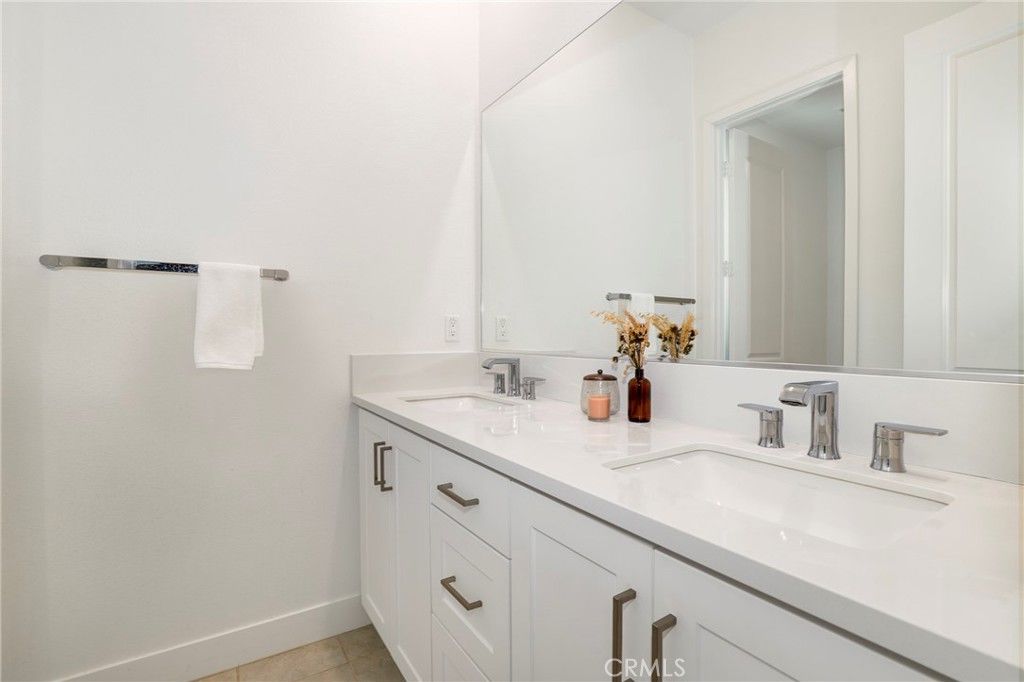 Image 24 of property listing at 27512 Golden Currant Place, Valencia, CA 91381