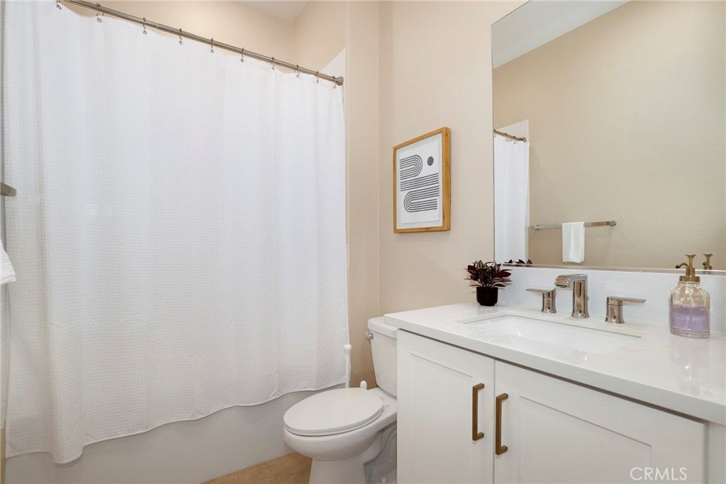 Image 25 of property listing at 27512 Golden Currant Place, Valencia, CA 91381
