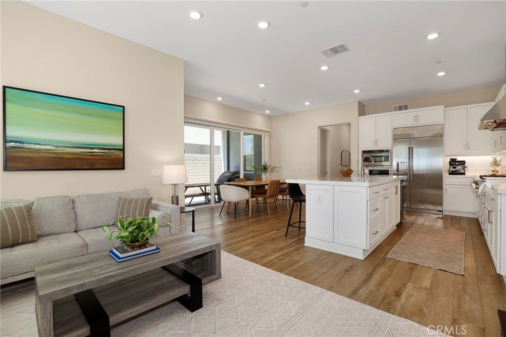 Image 3 of property listing at 27512 Golden Currant Place, Valencia, CA 91381