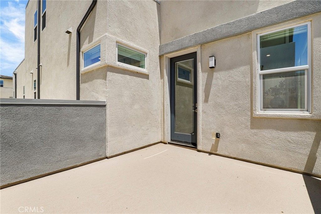 Image 31 of property listing at 27512 Golden Currant Place, Valencia, CA 91381