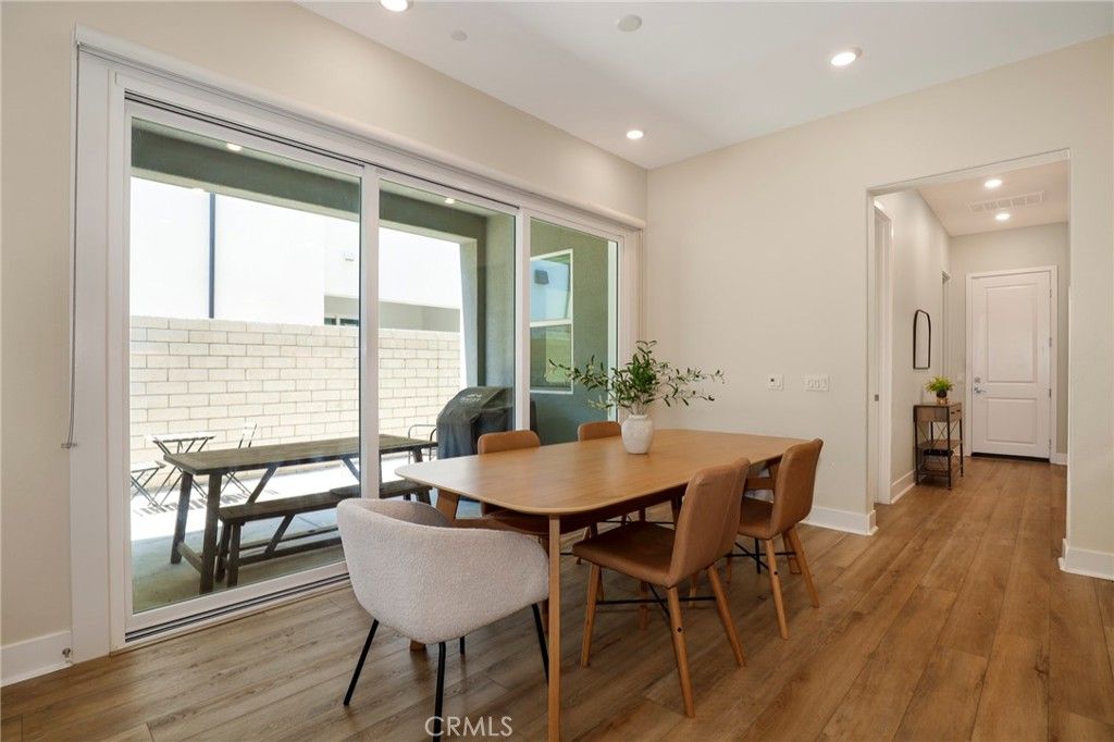 Image 4 of property listing at 27512 Golden Currant Place, Valencia, CA 91381