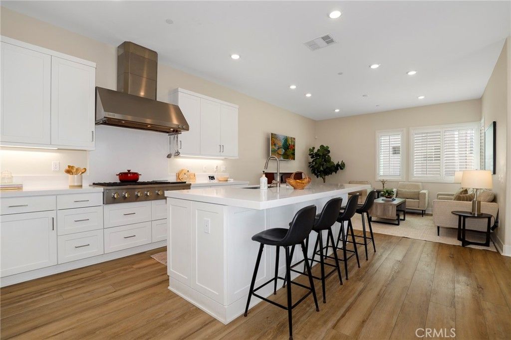 Image 5 of property listing at 27512 Golden Currant Place, Valencia, CA 91381