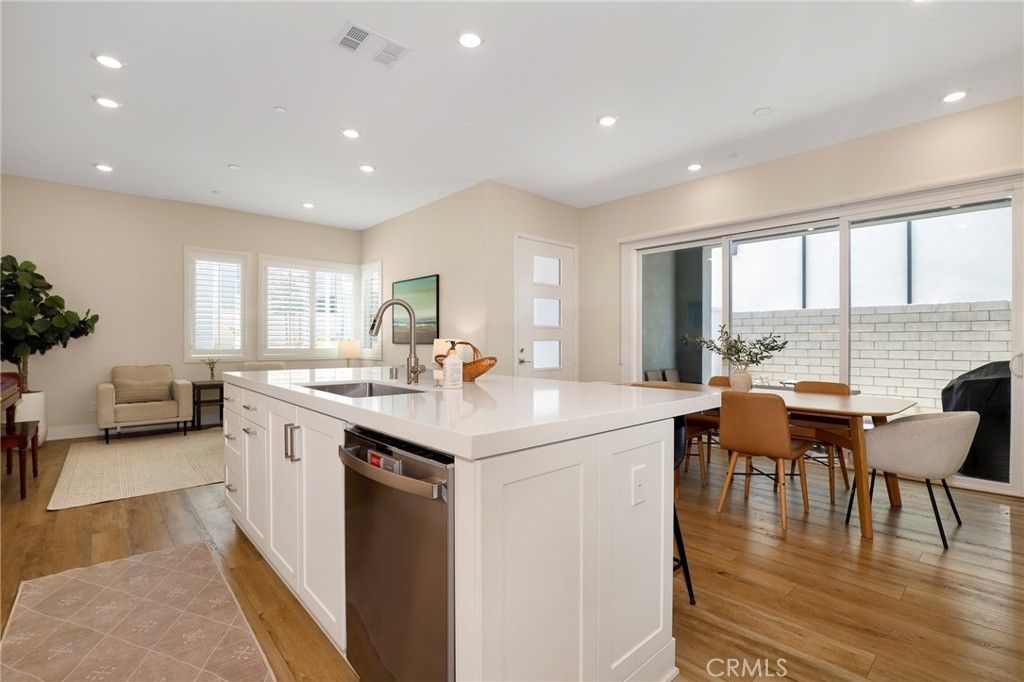 Image 6 of property listing at 27512 Golden Currant Place, Valencia, CA 91381