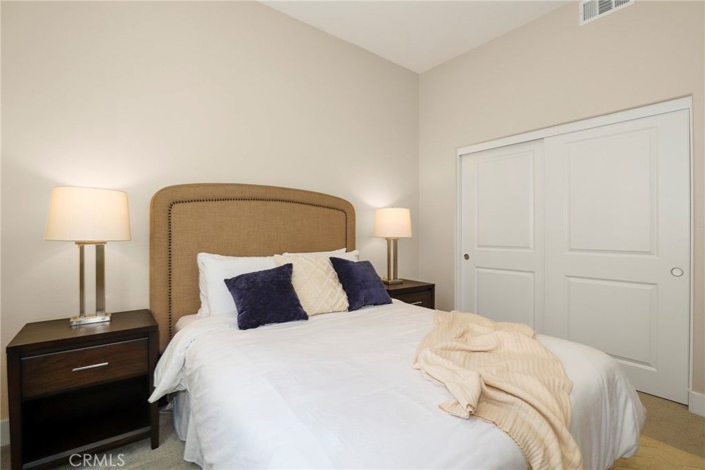 Image 9 of property listing at 27512 Golden Currant Place, Valencia, CA 91381