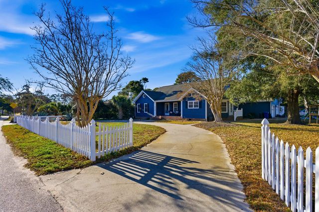 7715 Woodland Dr., Myrtle Beach, SC 29572