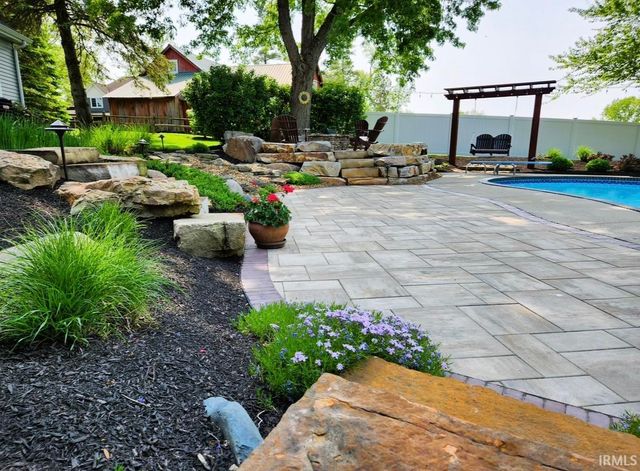 3132 E 900 N, Roanoke, IN 46783