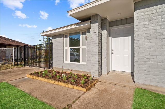 10558 Pleasanton Drive, Houston, TX 77038