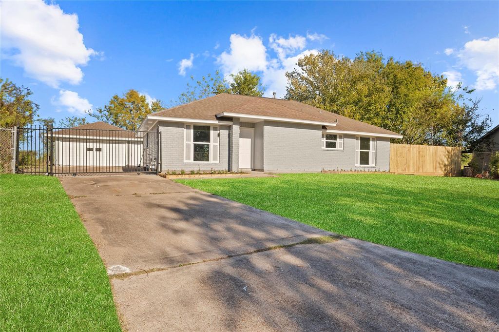 10558 Pleasanton Drive, Houston, TX 77038