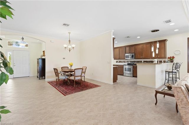 2623 Maraval CT, Cape Coral, FL 33991