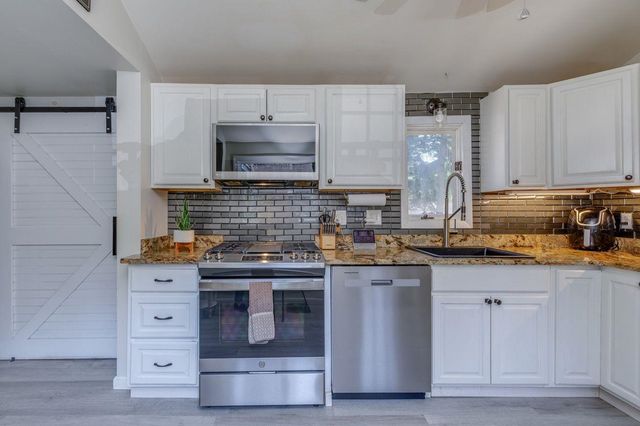6 John Lane, Merrimack, NH 03054
