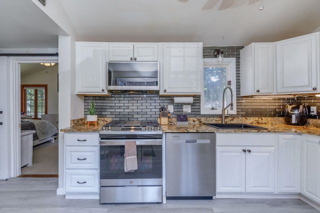 6 John Lane, Merrimack, NH 03054