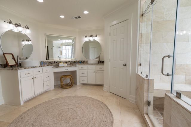 915 Tiki Drive, Tiki Island, TX 77554