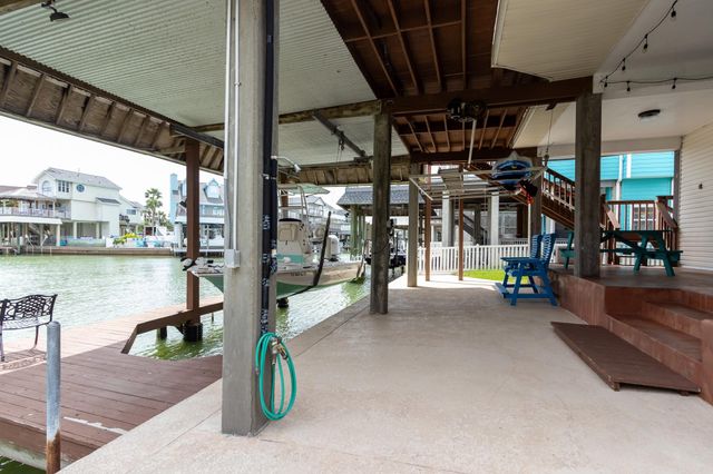 915 Tiki Drive, Tiki Island, TX 77554