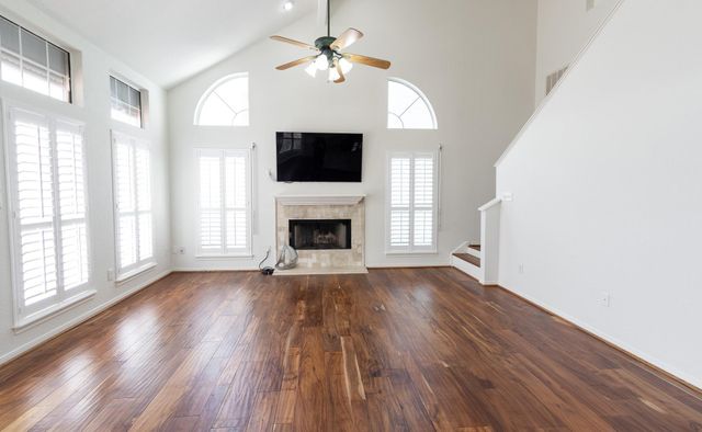 915 Tiki Drive, Tiki Island, TX 77554