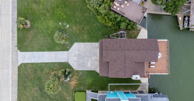 915 Tiki Drive, Tiki Island, TX 77554