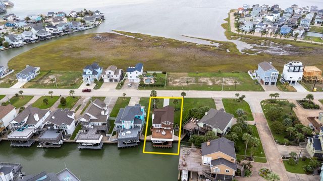915 Tiki Drive, Tiki Island, TX 77554