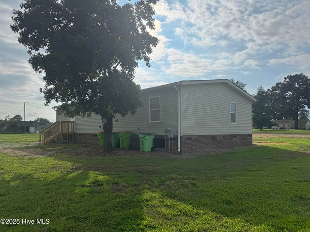 704 Wade Road, Scotland Neck, NC 27874