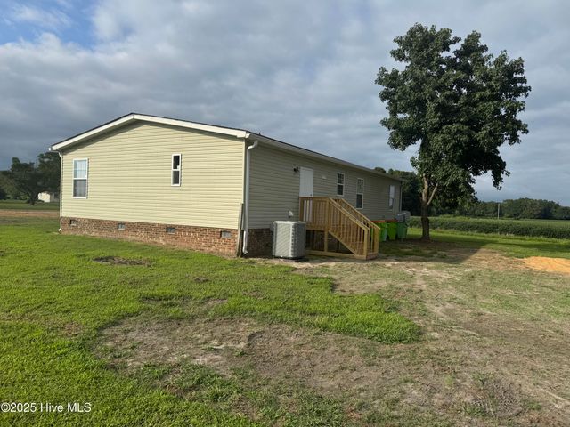 704 Wade Road, Scotland Neck, NC 27874