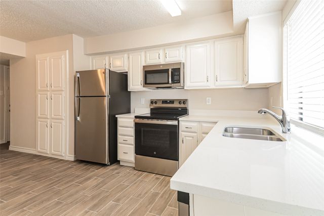 2718 Holy Cross Lane, Garland, TX 75044