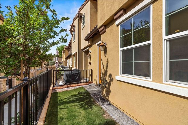 28637 Solana Court, Valencia, CA 91354