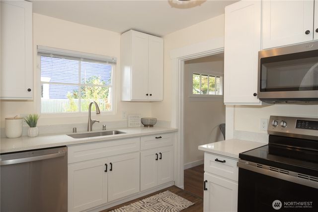 8608 S Thompson Avenue, Tacoma, WA 98444