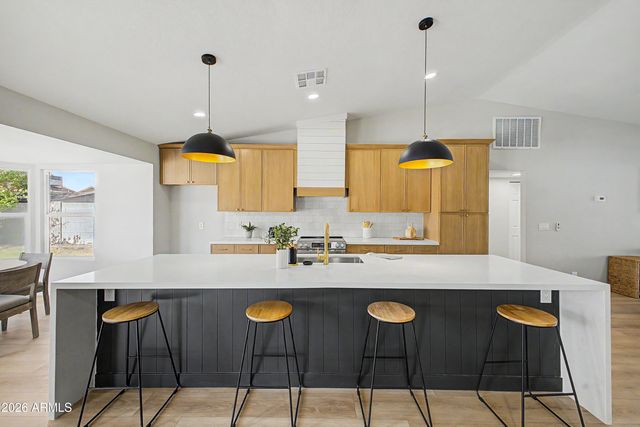 906 W REDFIELD Road, Tempe, AZ 85283