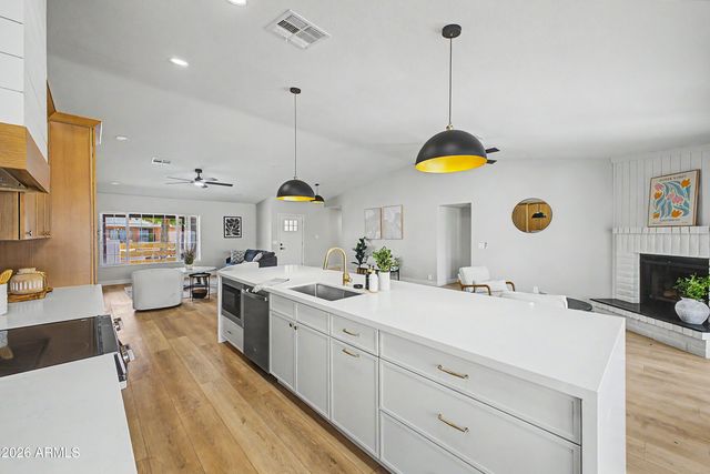 906 W REDFIELD Road, Tempe, AZ 85283