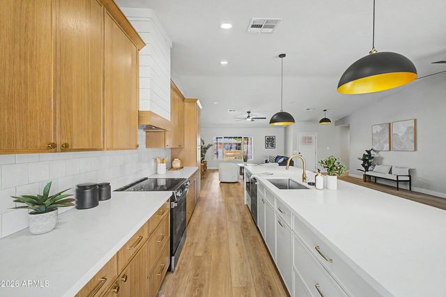 906 W REDFIELD Road, Tempe, AZ 85283