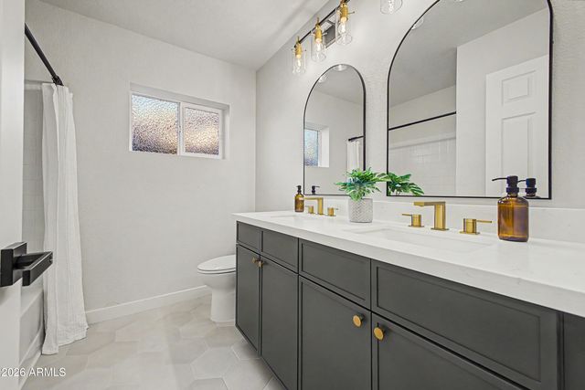 906 W REDFIELD Road, Tempe, AZ 85283