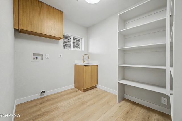 906 W REDFIELD Road, Tempe, AZ 85283