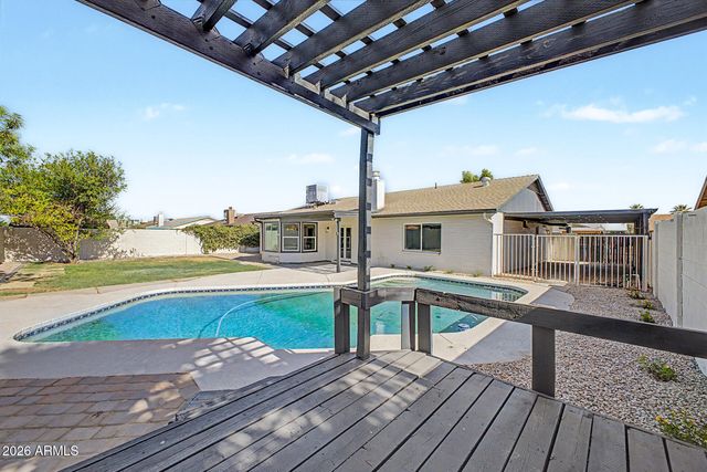 906 W REDFIELD Road, Tempe, AZ 85283
