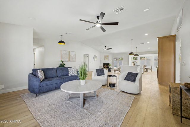 906 W REDFIELD Road, Tempe, AZ 85283