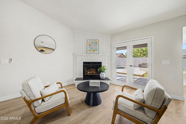 906 W REDFIELD Road, Tempe, AZ 85283
