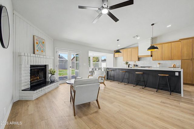 906 W REDFIELD Road, Tempe, AZ 85283