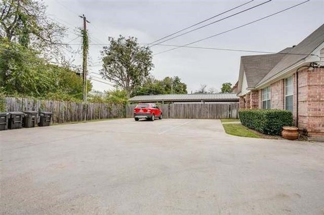 3229 S University Road, Fort Worth, TX 76109