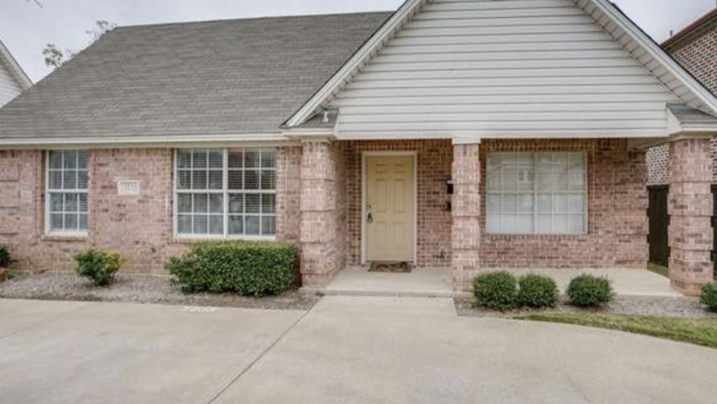 3229 S University Road, Fort Worth, TX 76109