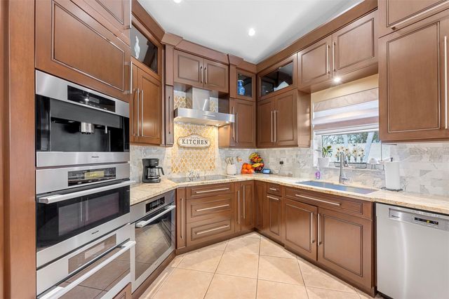 2850 E Sable Cir, Margate, FL 33063