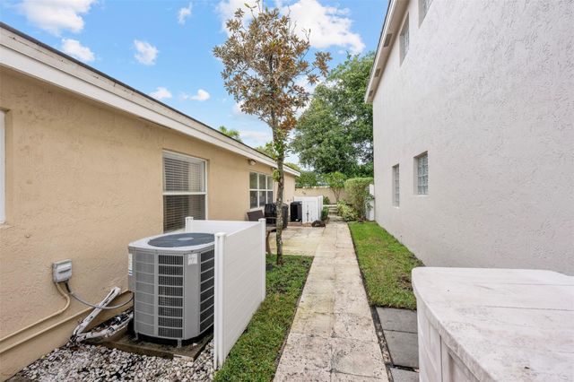 2850 E Sable Cir, Margate, FL 33063