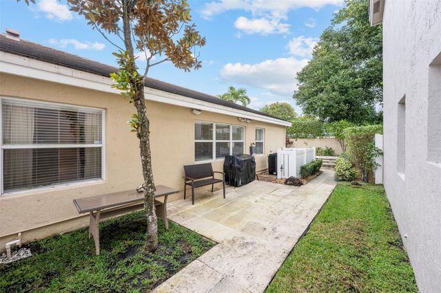 2850 E Sable Cir, Margate, FL 33063