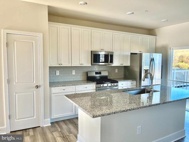 1456 CLINGMANS DOME DR, Frederick, MD 21702