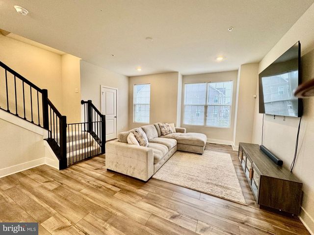 1456 CLINGMANS DOME DR, Frederick, MD 21702