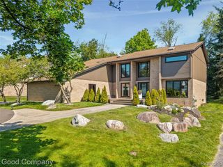 3176 Chambord Drive, West Bloomfield, MI 48323