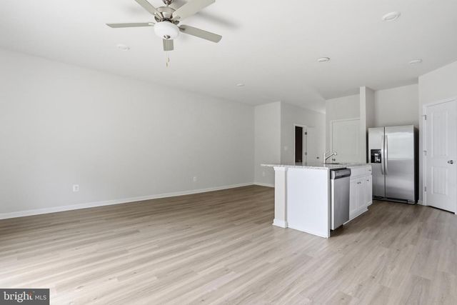 112 PADDINGTON ST, Falling Waters, WV 25419