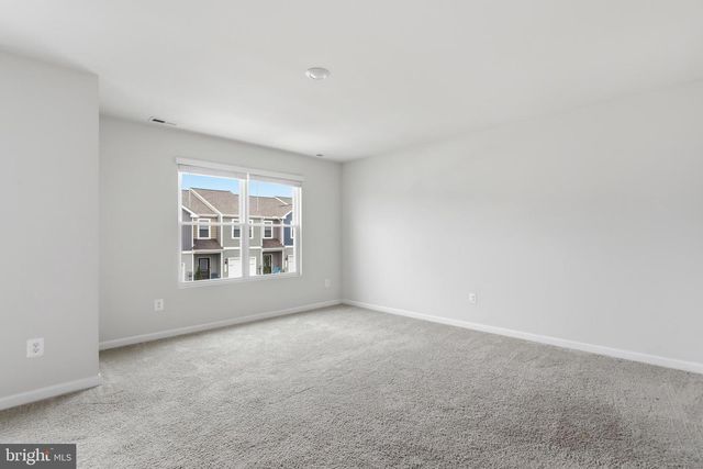 112 PADDINGTON ST, Falling Waters, WV 25419