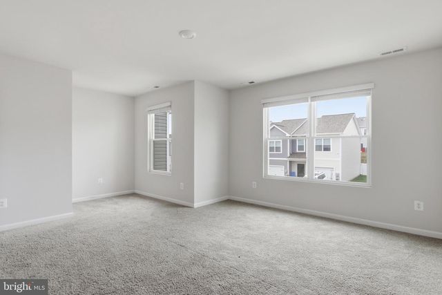 112 PADDINGTON ST, Falling Waters, WV 25419