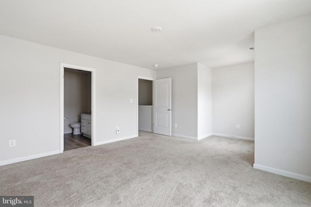 112 PADDINGTON ST, Falling Waters, WV 25419