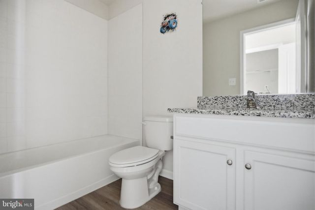 112 PADDINGTON ST, Falling Waters, WV 25419
