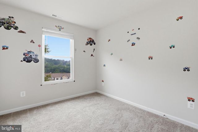 112 PADDINGTON ST, Falling Waters, WV 25419