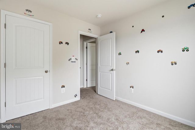 112 PADDINGTON ST, Falling Waters, WV 25419